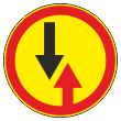 Дорожный знак 2.6 «Преимущество встречного движения» (временный) (металл 0,8 мм, II типоразмер: диаметр 700 мм, С/О пленка: тип А инженерная)